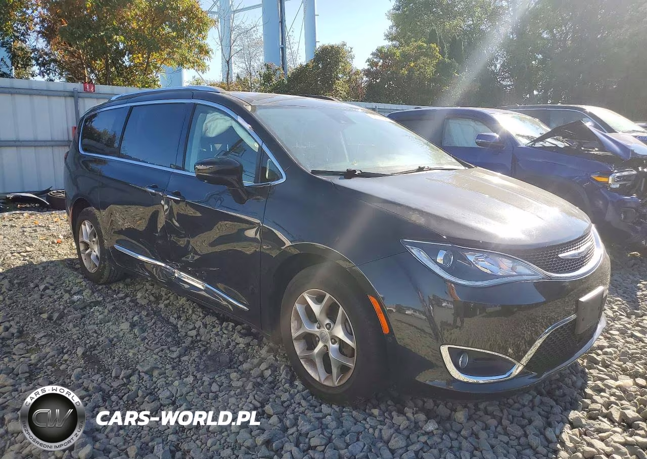 2019 Chrysler Pacifica Touring L Plus VIN:2C4RC1EGXKR541608 - 4