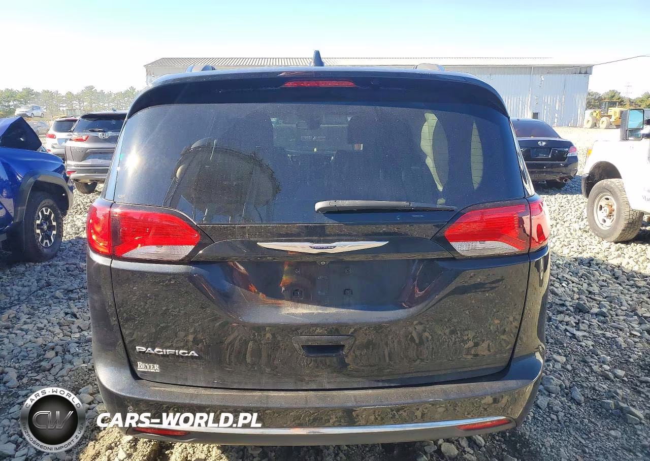 2019 Chrysler Pacifica Touring L Plus VIN:2C4RC1EGXKR541608 - 6