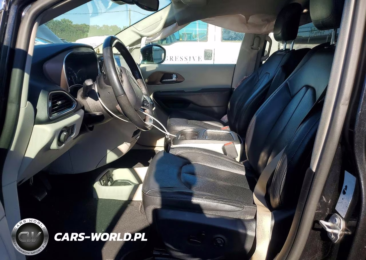 2019 Chrysler Pacifica Touring L Plus VIN:2C4RC1EGXKR541608 - 7