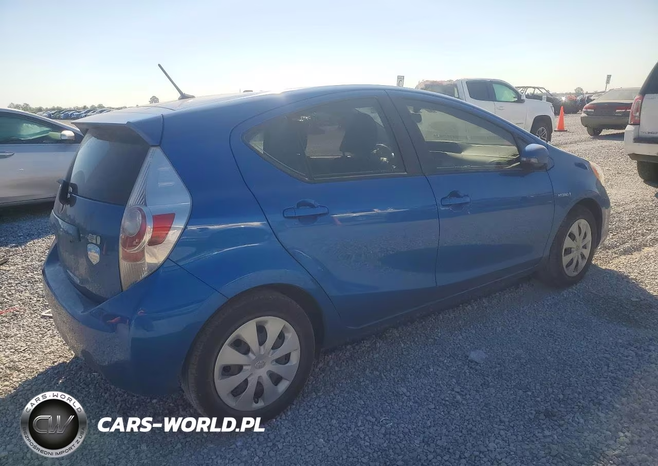 2014 Toyota Prius C Two VIN:JTDKDTB32E1065181 - 3