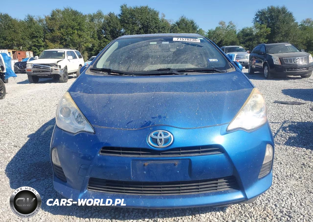 2014 Toyota Prius C Two VIN:JTDKDTB32E1065181 - 5