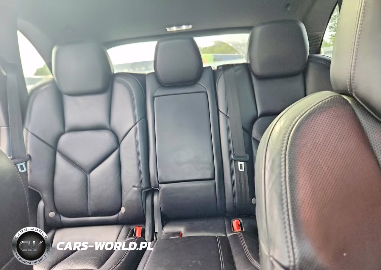 2018 Porsche Cayenne S VIN:WP1AB2A29JLA60870 - 10