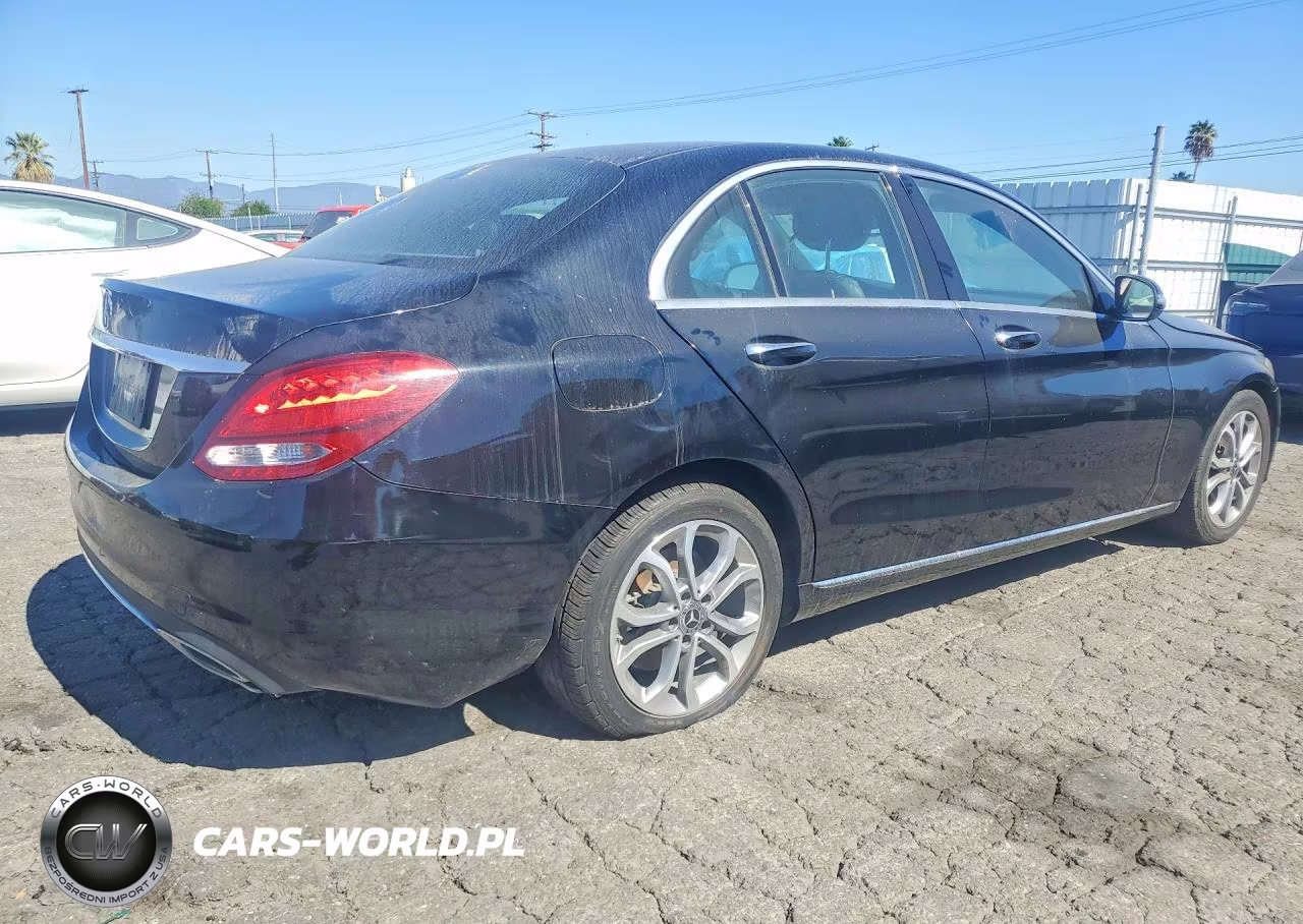 2018 Mercedes-Benz C 300 VIN:55SWF4JB5JU266793 - 3
