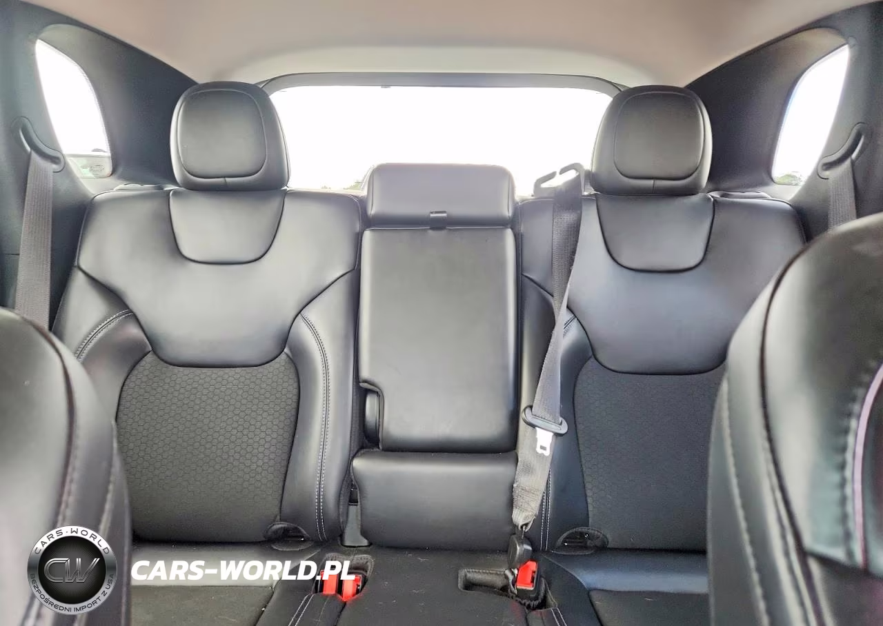 2020 Jeep Cherokee Latitude Plus VIN:1C4PJLLB0LD552444 - 10