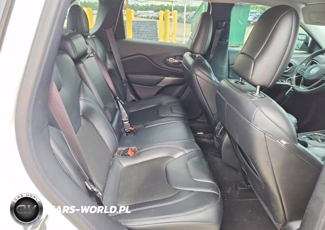 2020 Jeep Cherokee Latitude Plus VIN:1C4PJLLB0LD552444 - 11