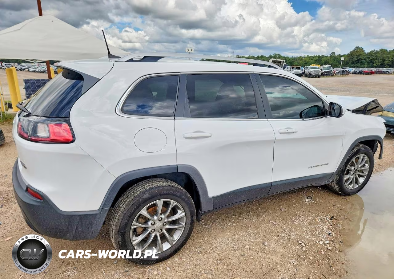2020 Jeep Cherokee Latitude Plus VIN:1C4PJLLB0LD552444 - 3