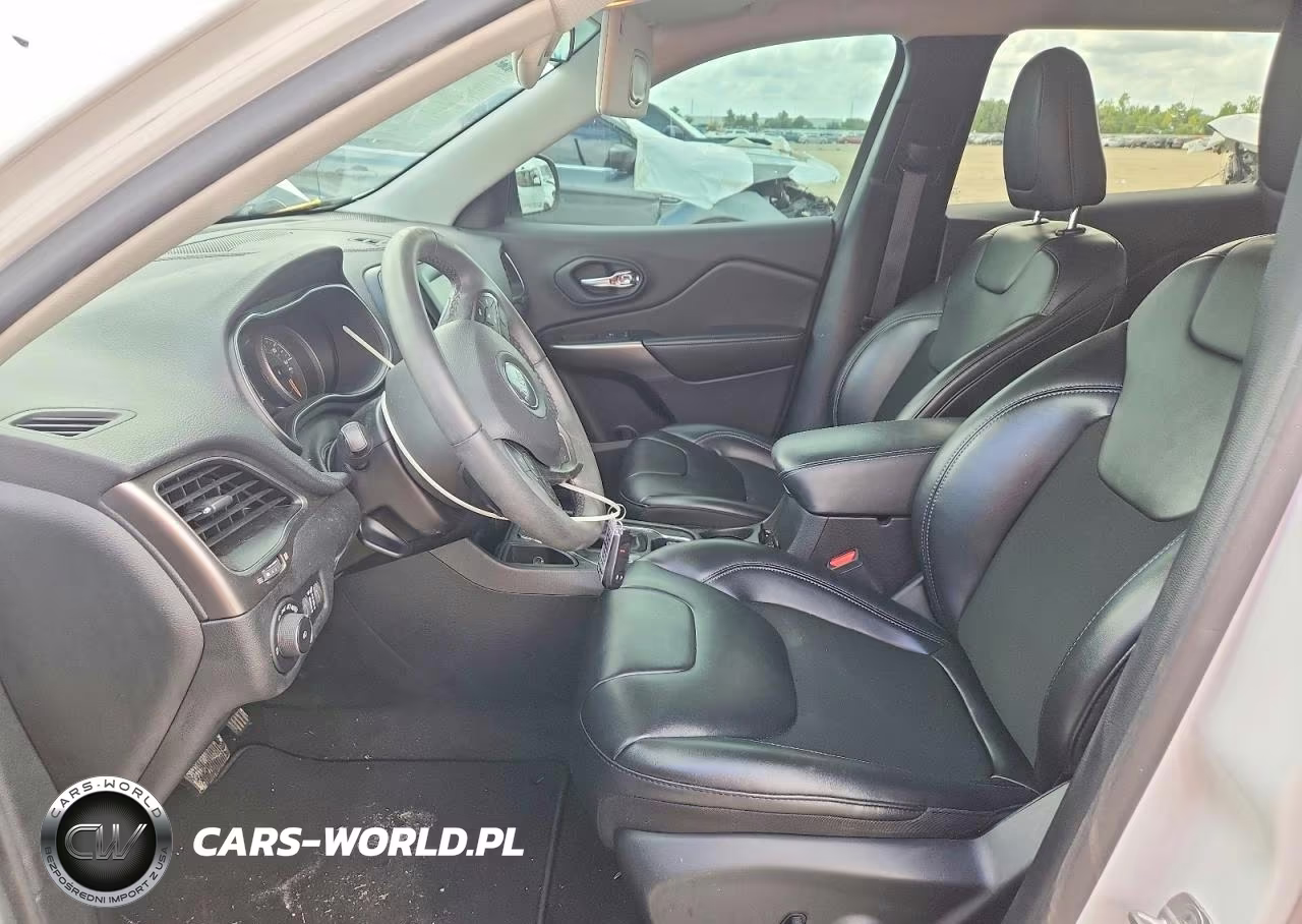 2020 Jeep Cherokee Latitude Plus VIN:1C4PJLLB0LD552444 - 7