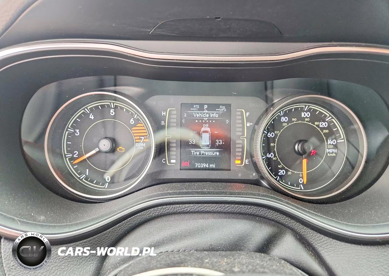 2020 Jeep Cherokee Latitude Plus VIN:1C4PJLLB0LD552444 - 9