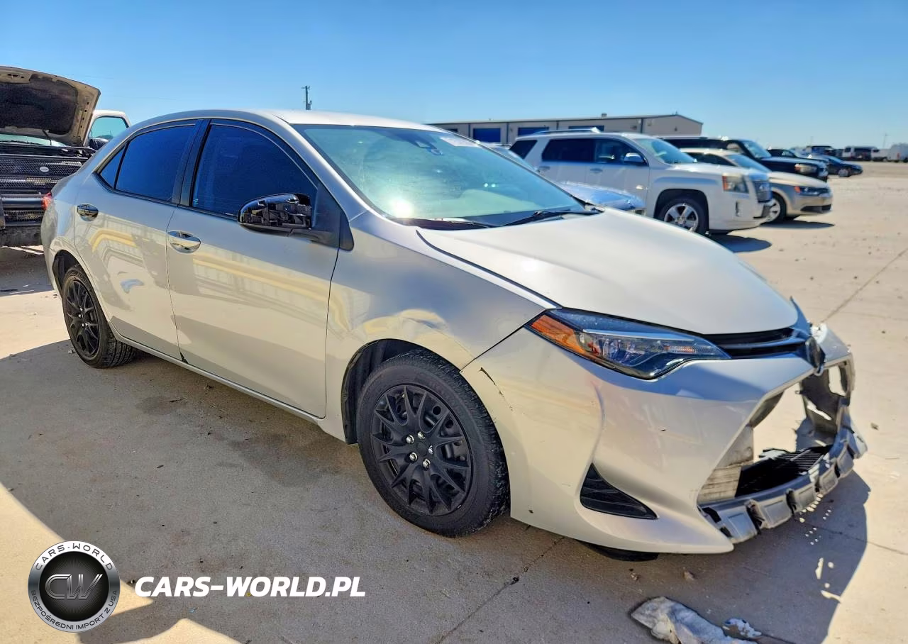 2018 Toyota Corolla Le VIN:5YFBURHE0JP749504 - 4