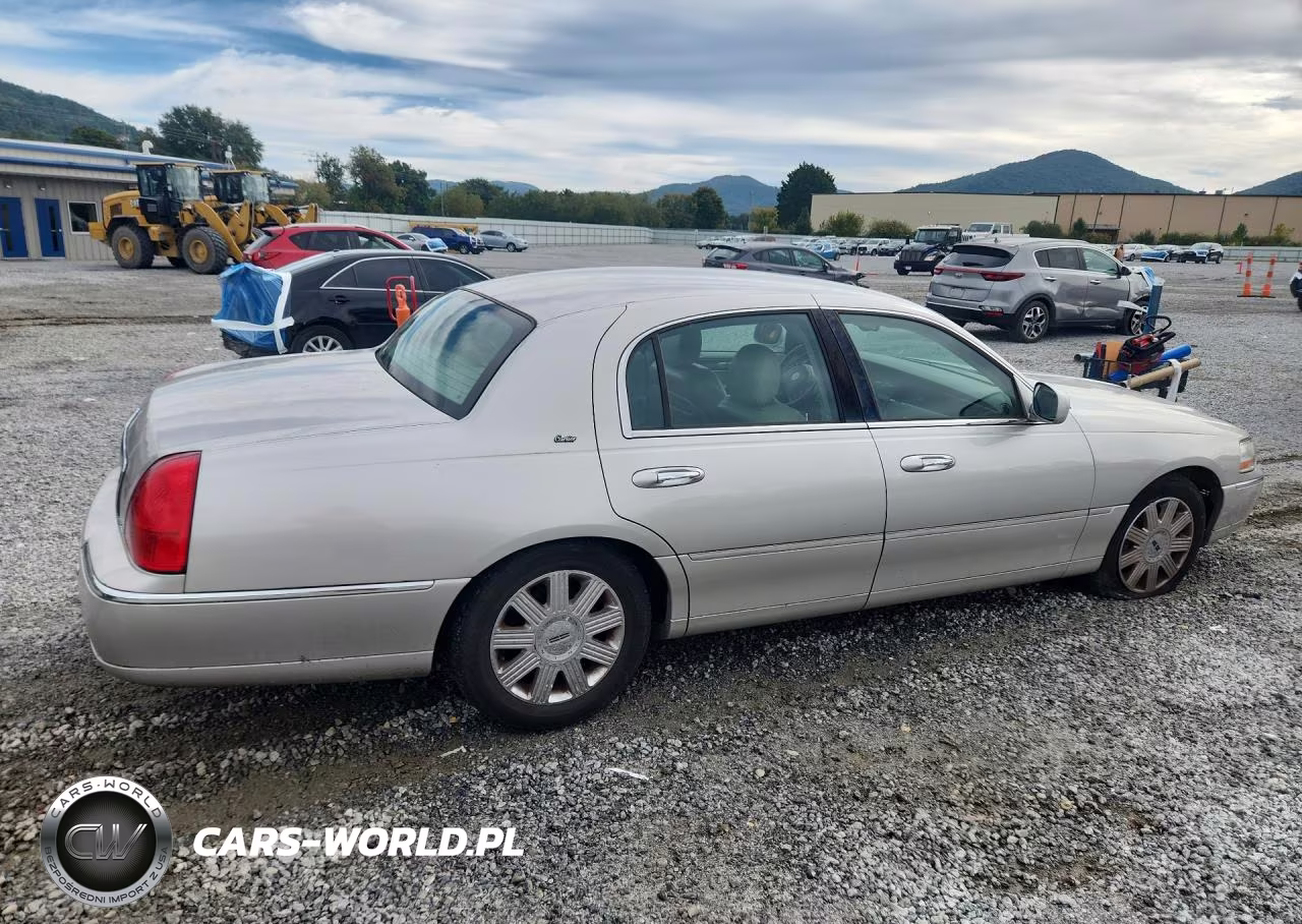 2003 Lincoln Town Car Cartier VIN:1LNHM83W83Y690216 - 3