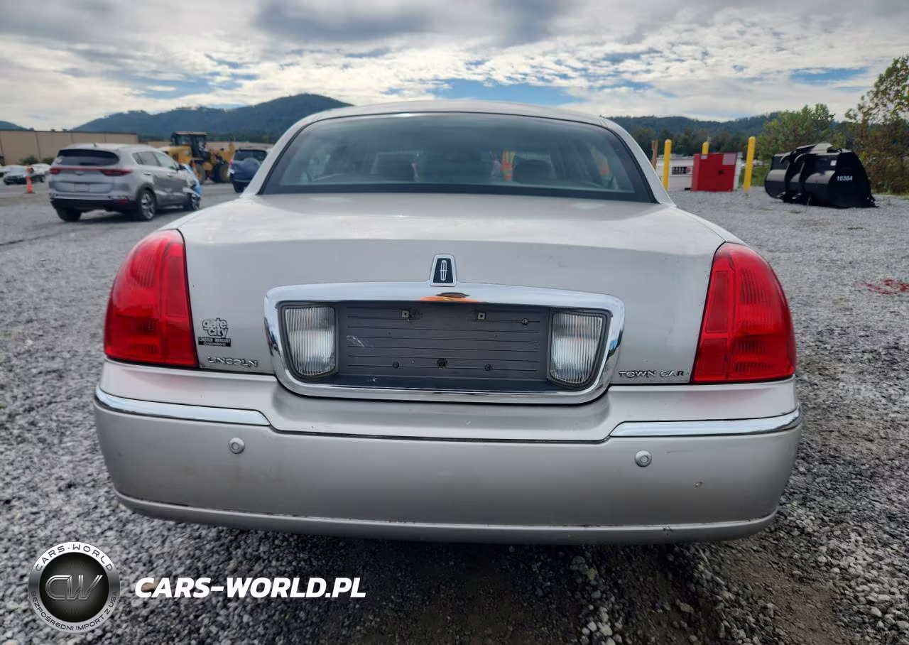 2003 Lincoln Town Car Cartier VIN:1LNHM83W83Y690216 - 6