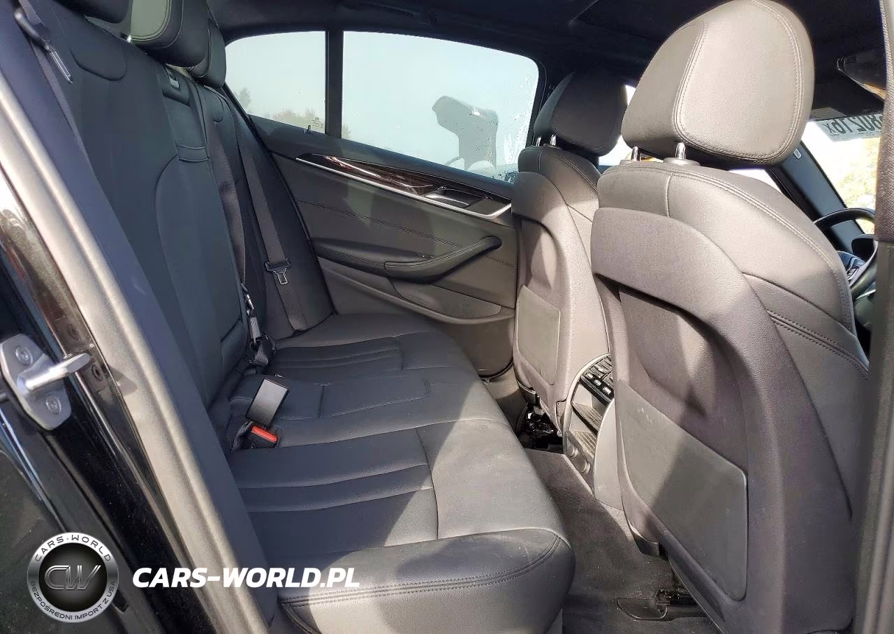 2019 BMW 530Xe VIN:WBAJB1C54KB375745 - 10