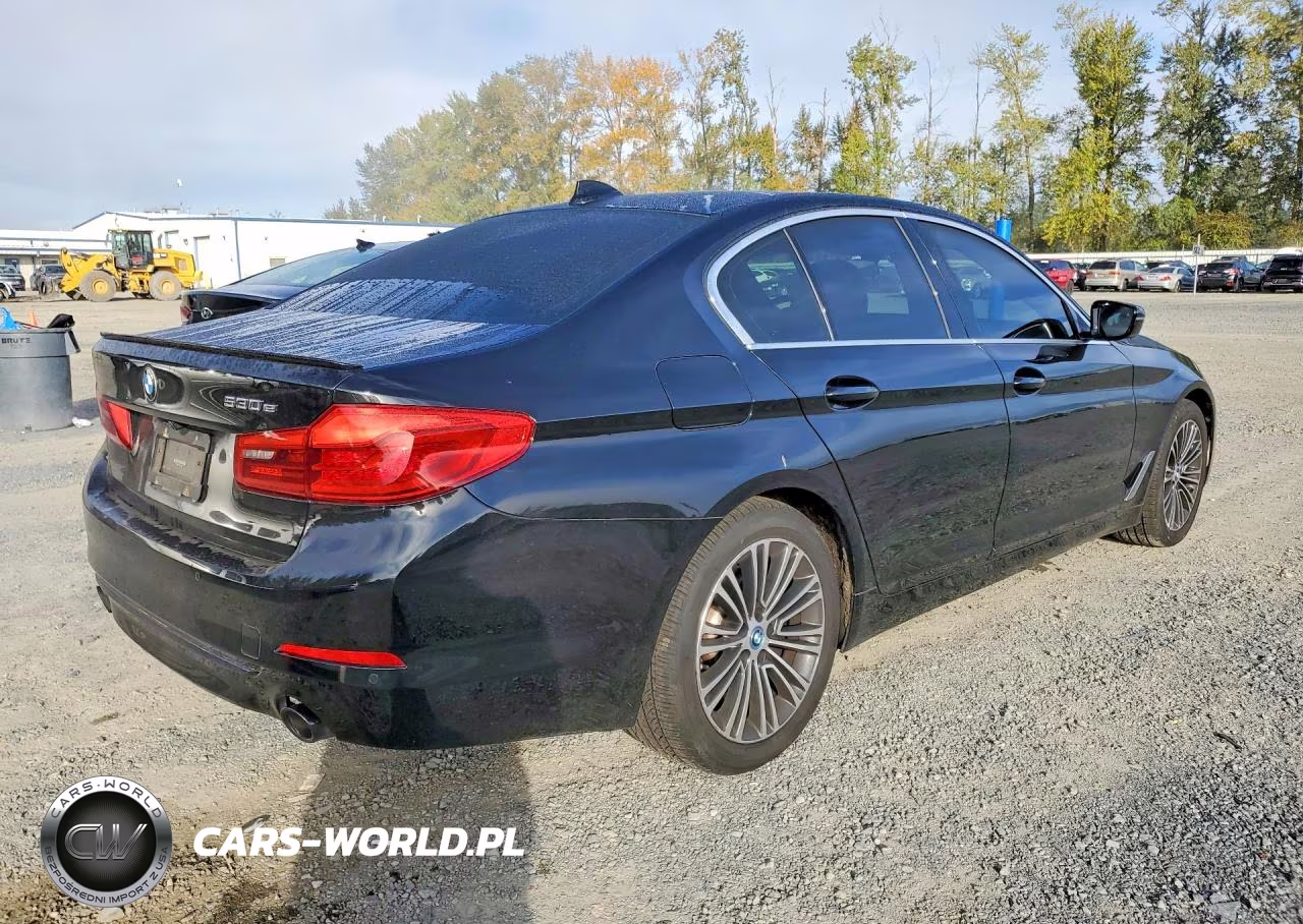 2019 BMW 530Xe VIN:WBAJB1C54KB375745 - 3