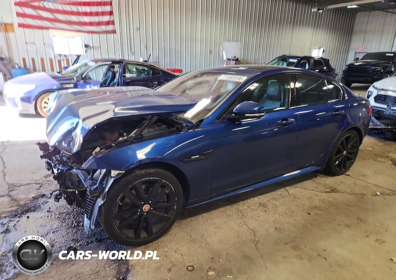 2017 Jaguar Xe R - Sport