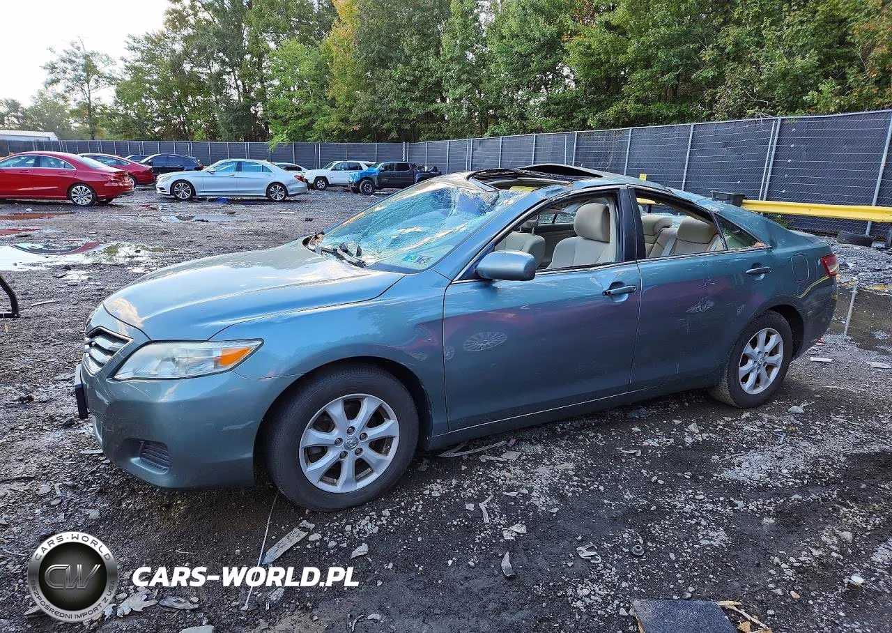 2011 Toyota Camry Le – zdjęcie 1 z 12