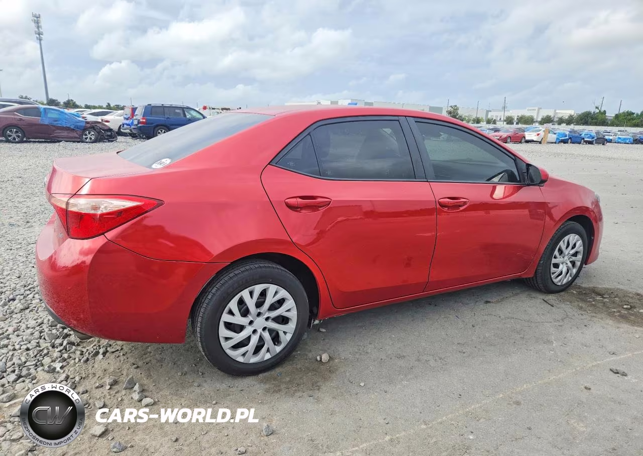 2018 Toyota Corolla Le VIN:5YFBURHE7JP767756 - 3