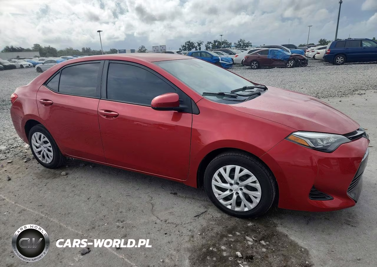2018 Toyota Corolla Le VIN:5YFBURHE7JP767756 - 4