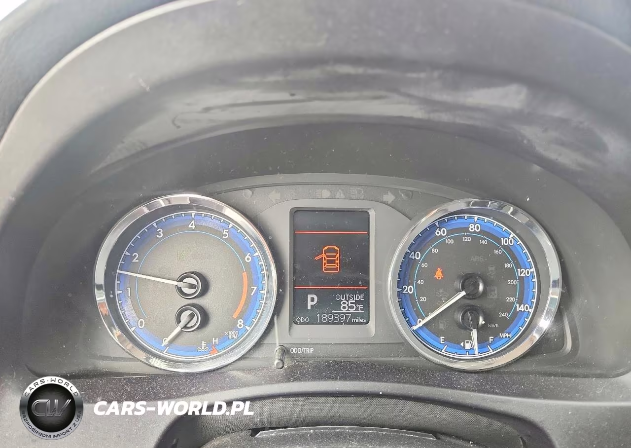 2018 Toyota Corolla Le VIN:5YFBURHE7JP767756 - 9
