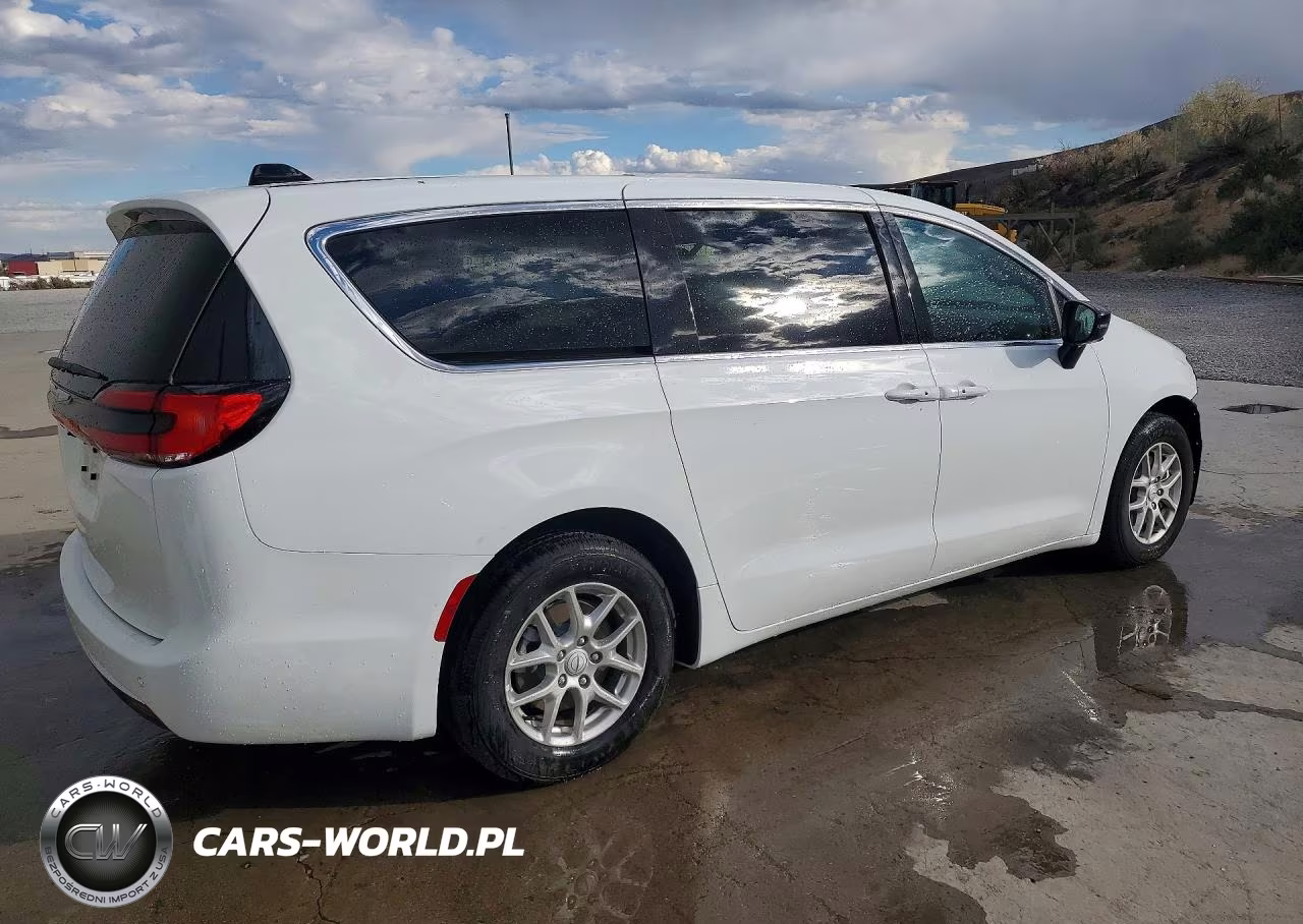 2026 Chrysler Pacifica Select VIN:2C4RC1BG5TR278093 - 3