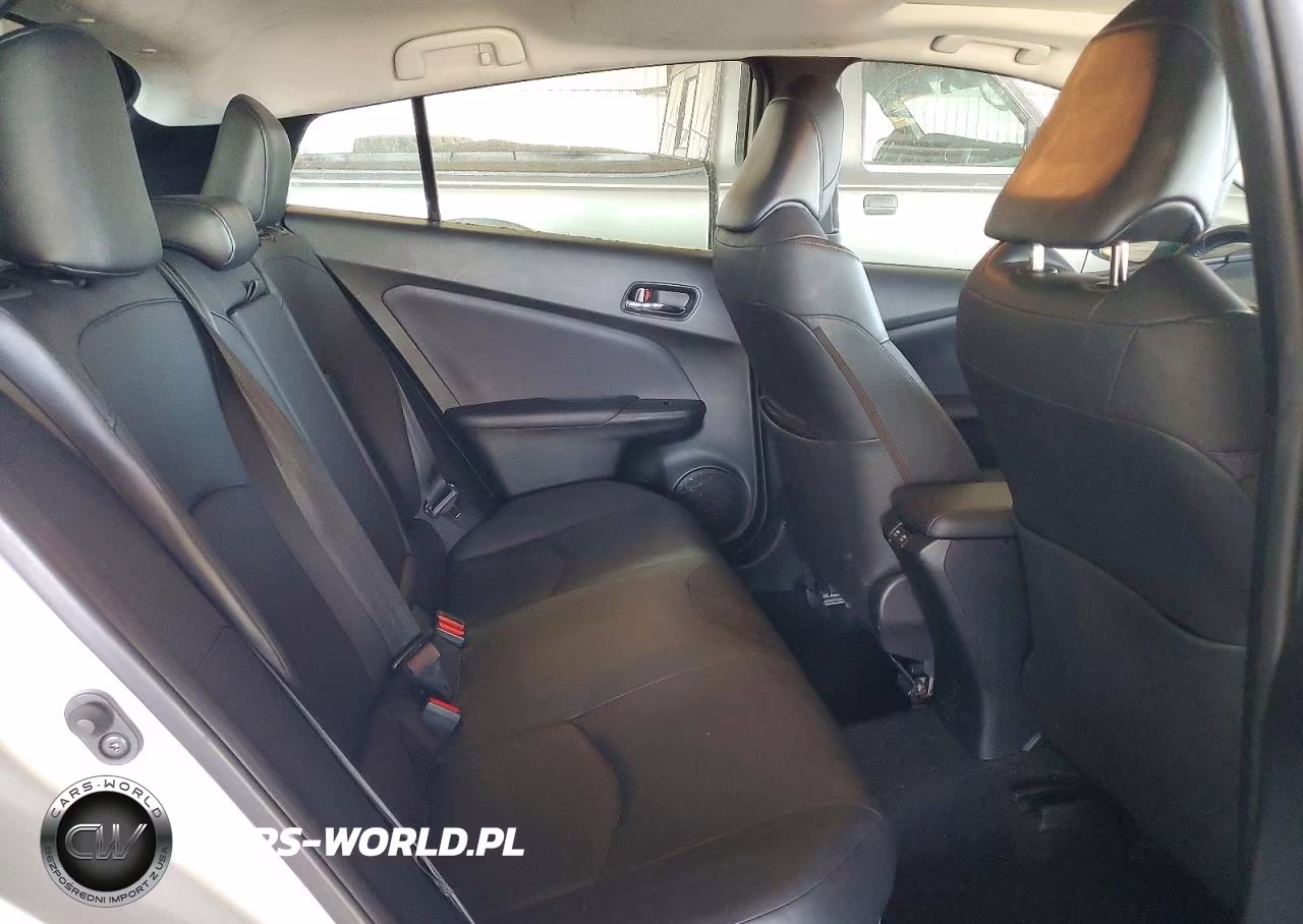 2021 Toyota Prius Xle VIN:JTDKAMFU1M3134849 - 10