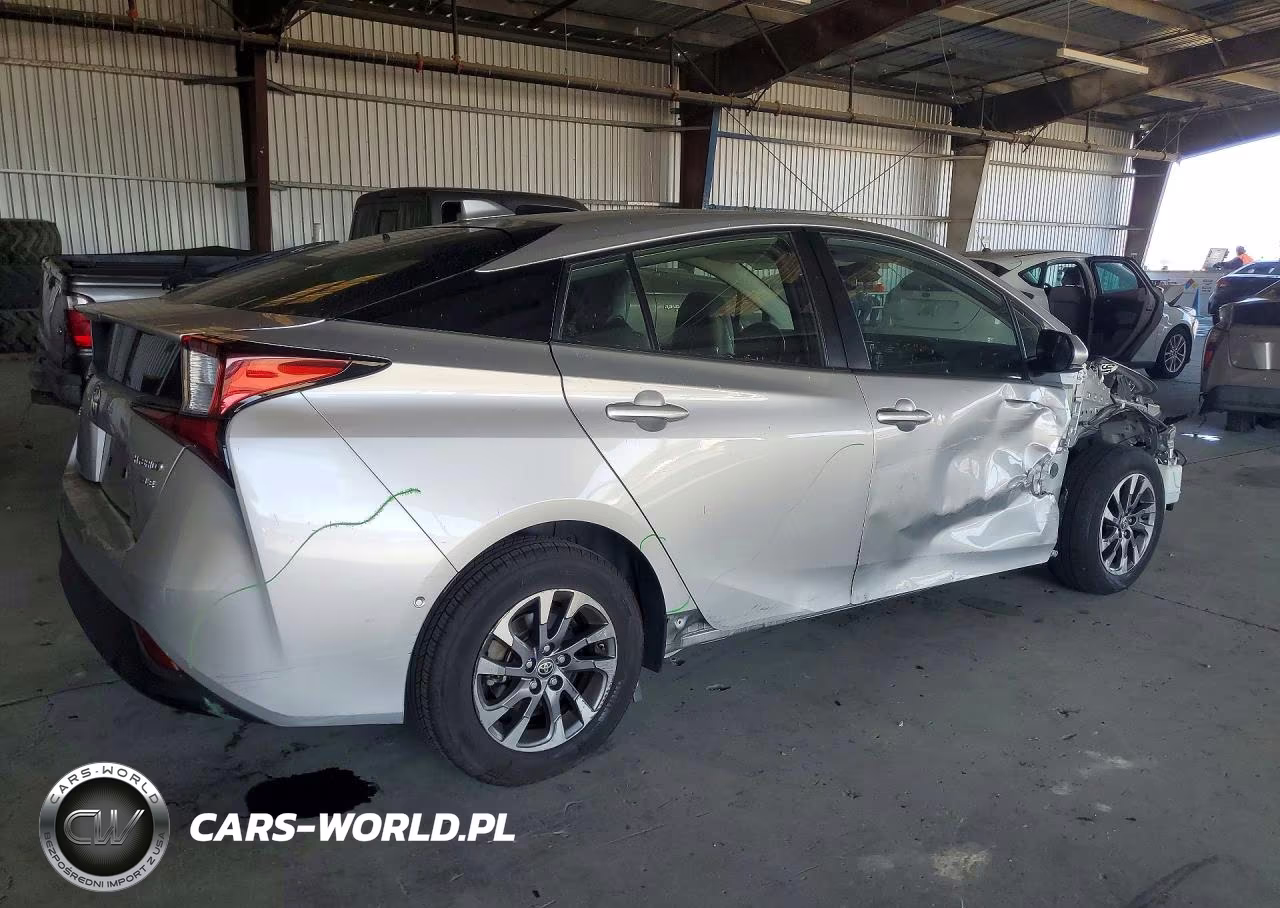 2021 Toyota Prius Xle VIN:JTDKAMFU1M3134849 - 3