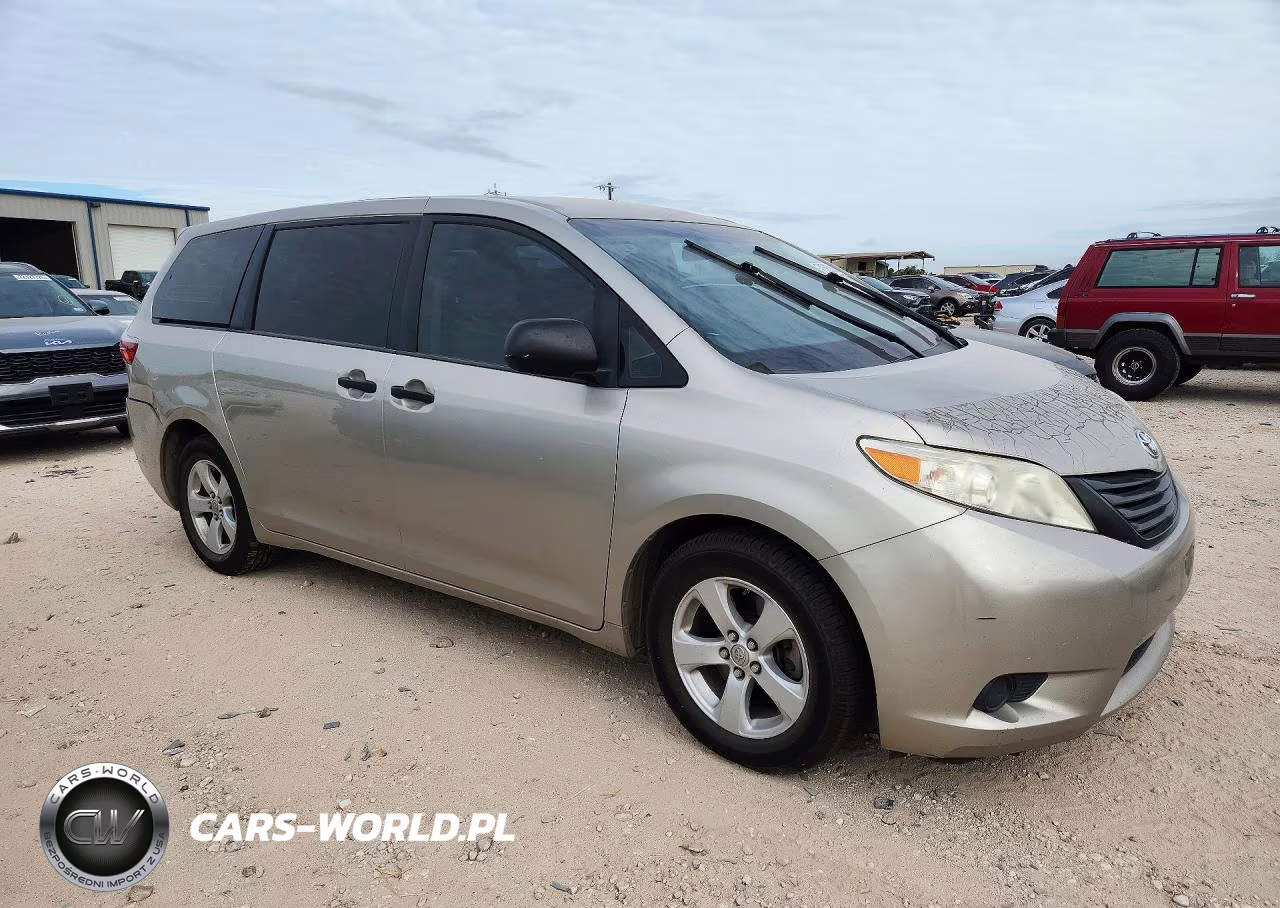 2017 Toyota Sienna L 7-Passenger VIN:5TDZZ3DC3HS884463 - 4