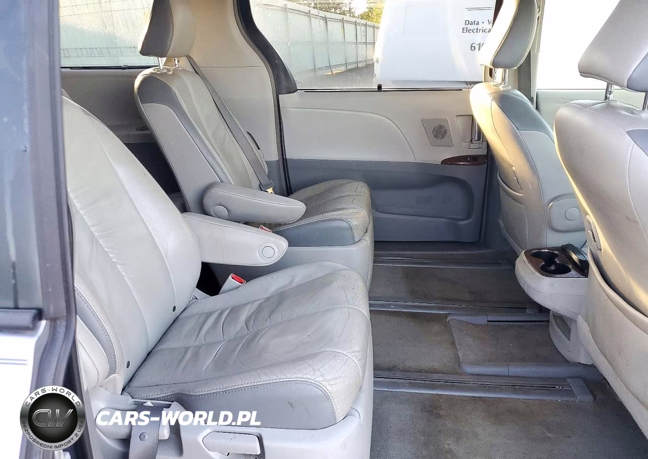 2012 Toyota Sienna Limited 7-Passenger VIN:5TDYK3DC5CS200263 - 11