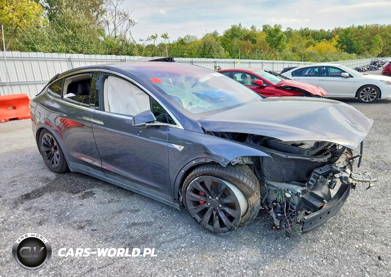 2016 Tesla Model X VIN:5YJXCBE40GF004445 - 4