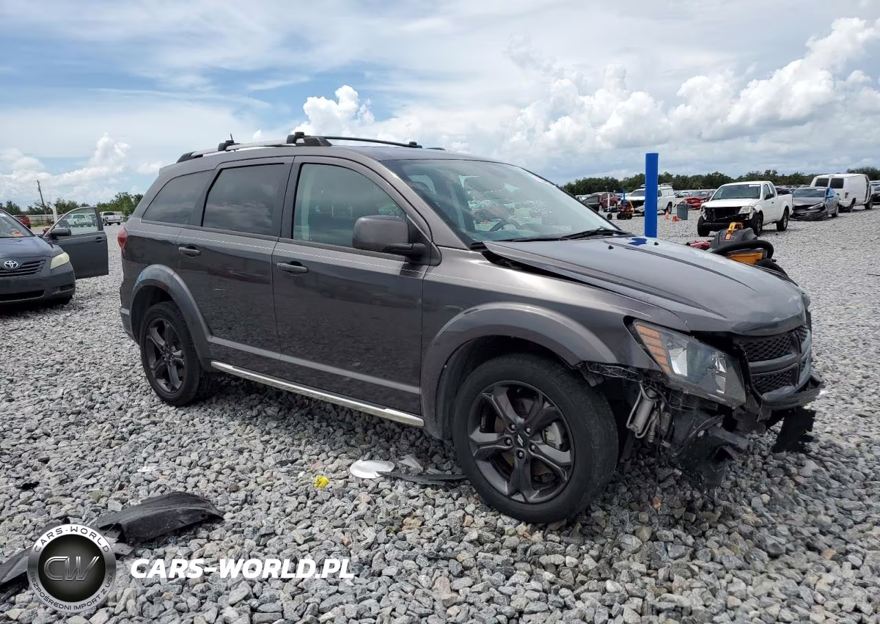 2020 Dodge Journey Crossroad VIN:3C4PDCGB3LT261111 - 4