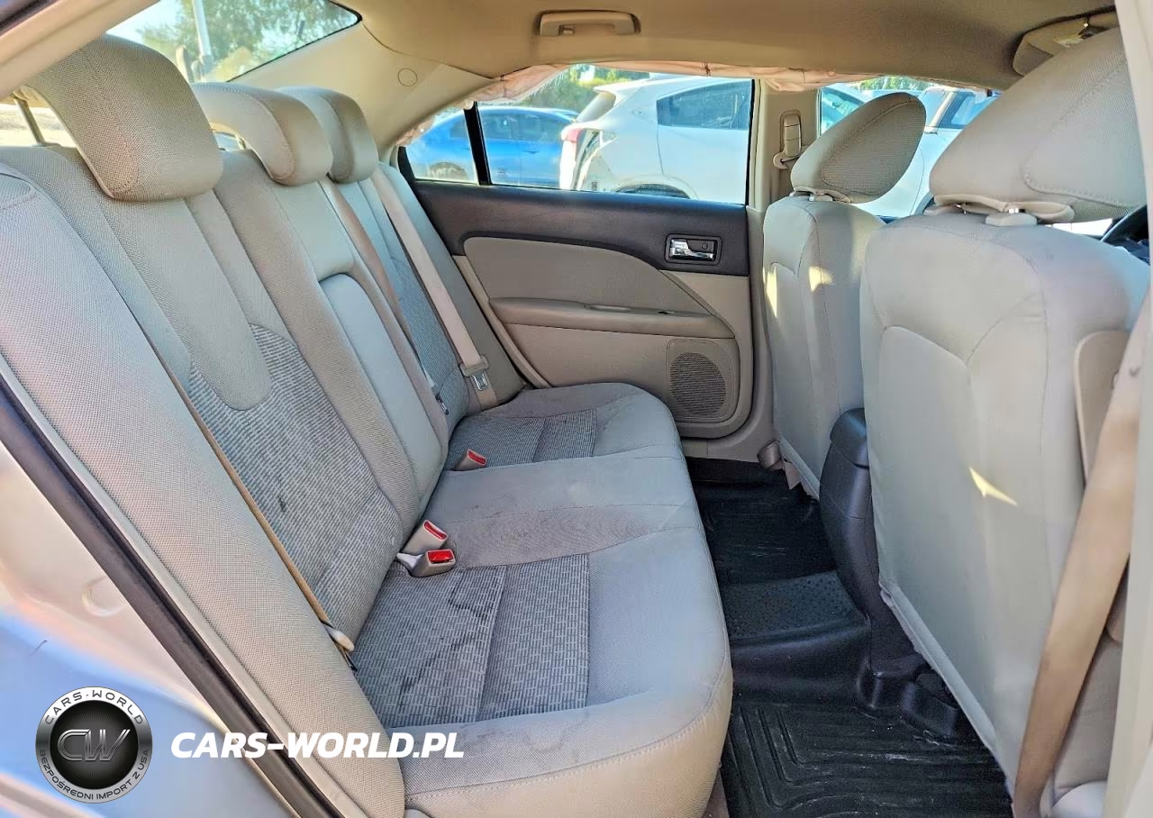 2010 Ford Fusion S VIN:3FAHP0GA2AR257729 - 10