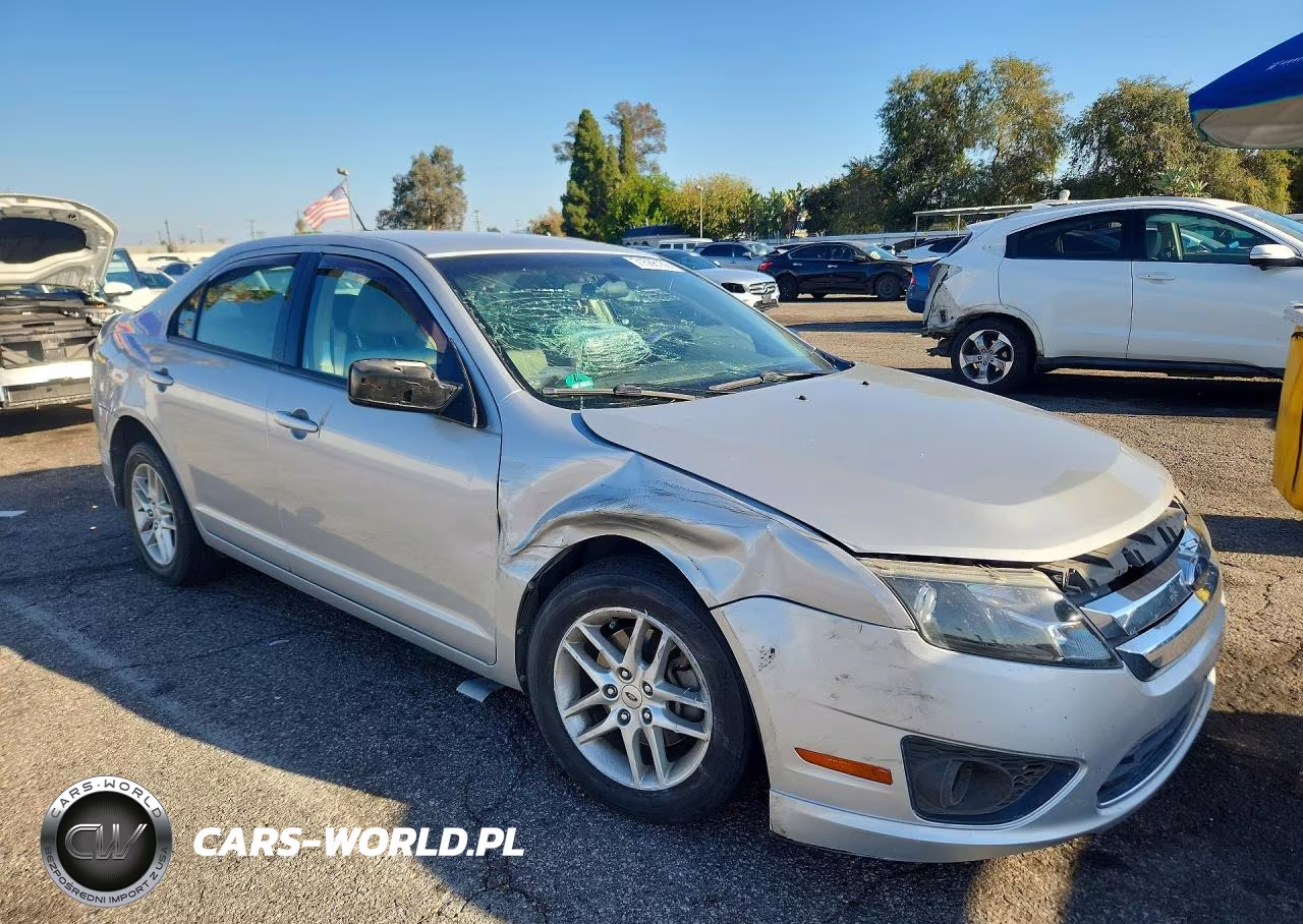 2010 Ford Fusion S VIN:3FAHP0GA2AR257729 - 4