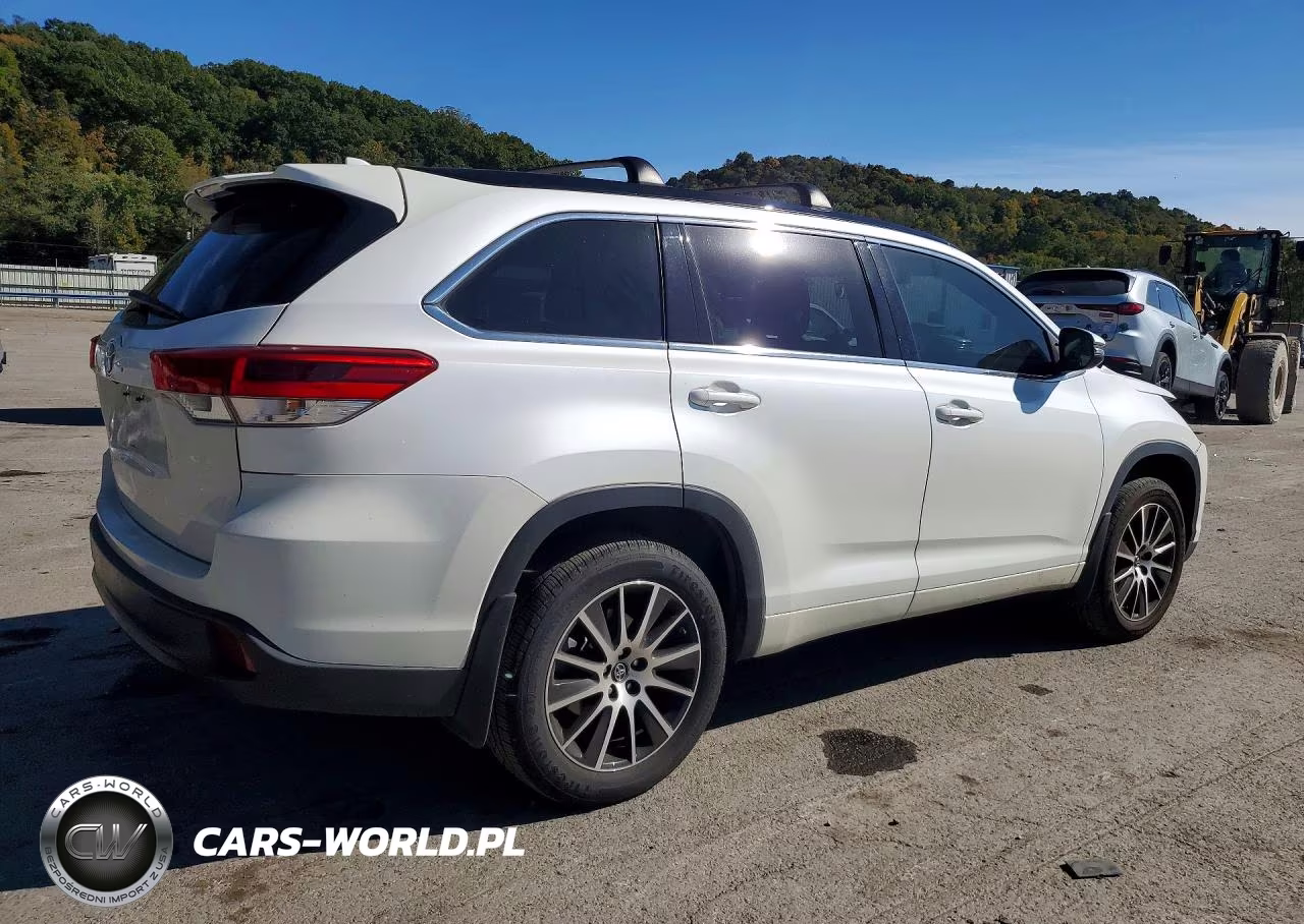 2018 Toyota Highlander Se VIN:5TDJZRFH3JS817473 - 3