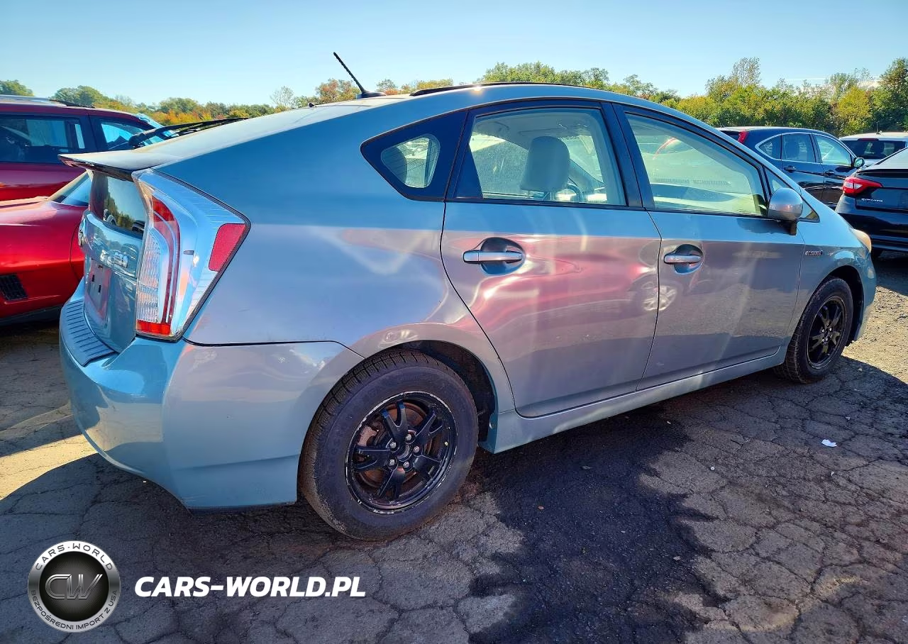 2013 Toyota Prius Four VIN:JTDKN3DU6D1674842 - 3