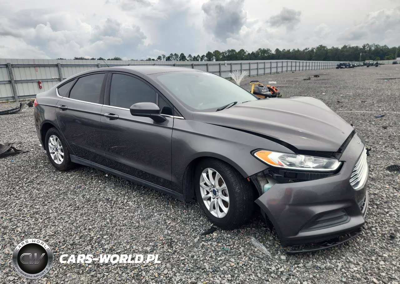 2015 Ford Fusion S VIN:3FA6P0G70FR132215 - 4