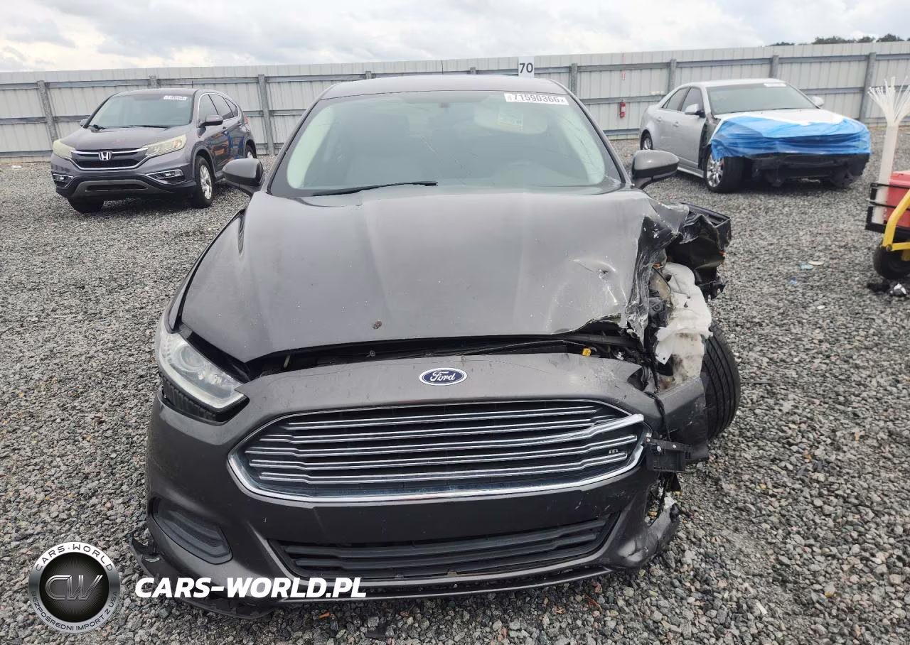 2015 Ford Fusion S VIN:3FA6P0G70FR132215 - 5