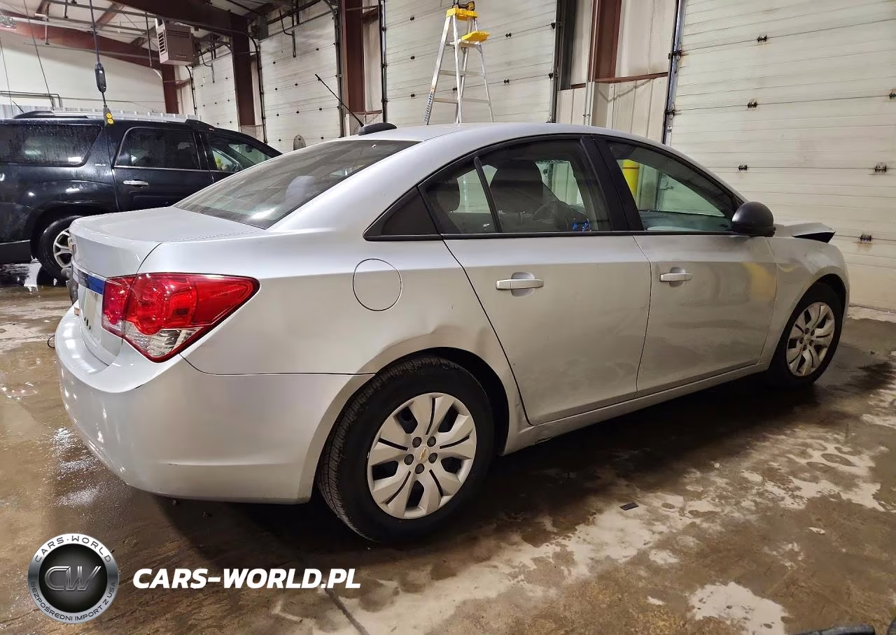 2015 Chevrolet Cruze Ls VIN:1G1PA5SG4F7121772 - 3