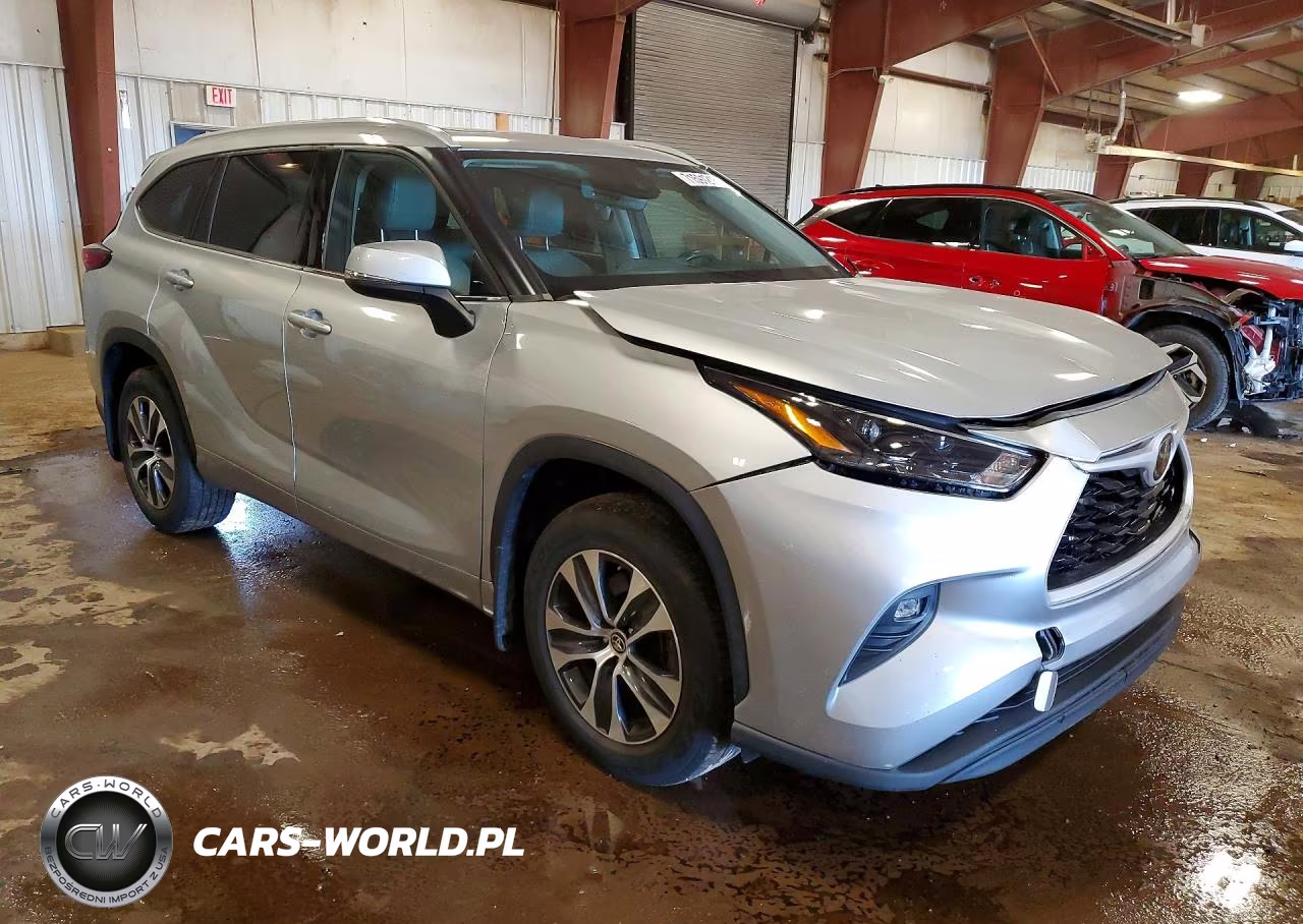 2022 Toyota Highlander Xle VIN:5TDGZRBH0NS575179 - 4