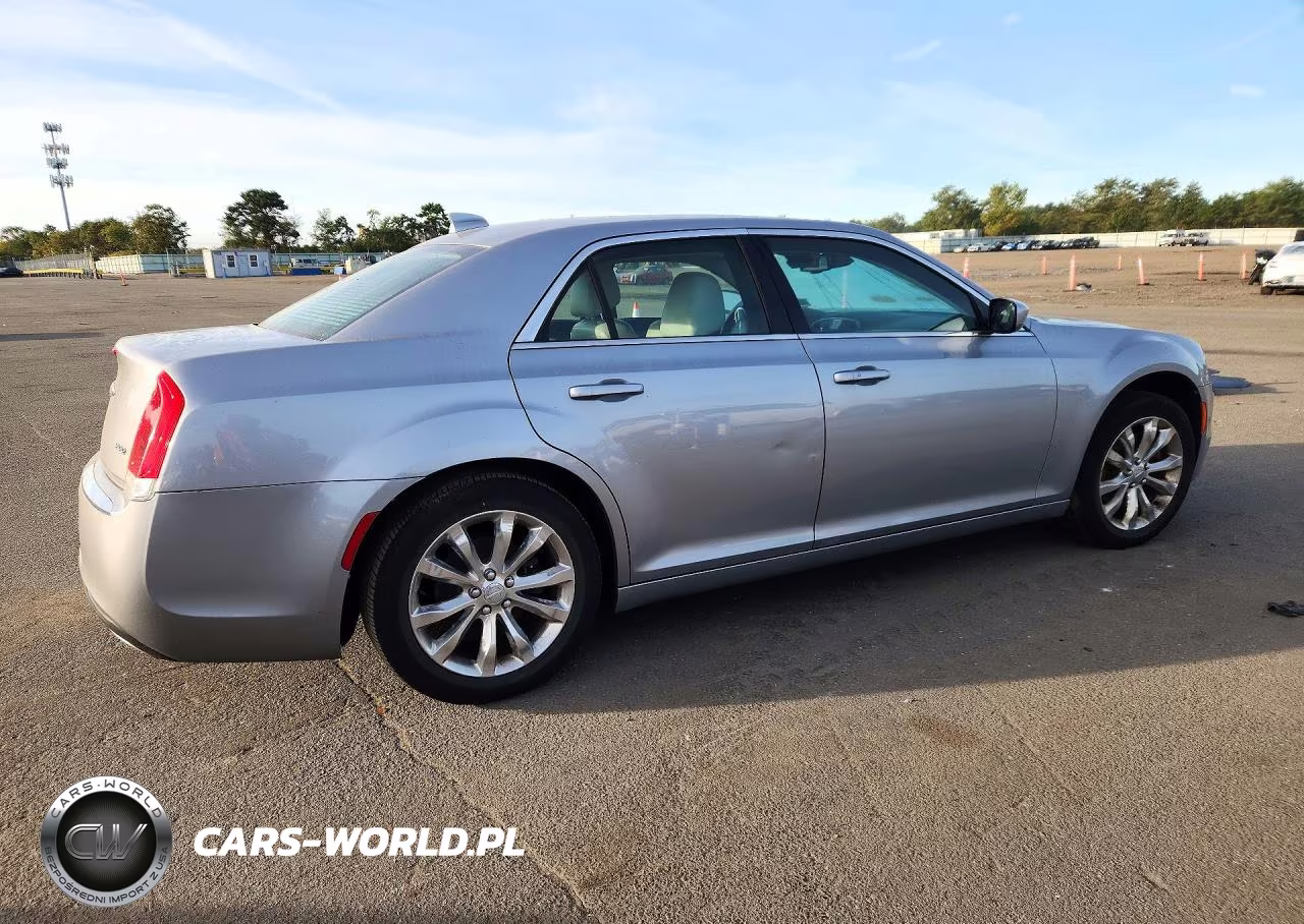 2017 Chrysler 300 Limited VIN:2C3CCARG0HH637394 - 3