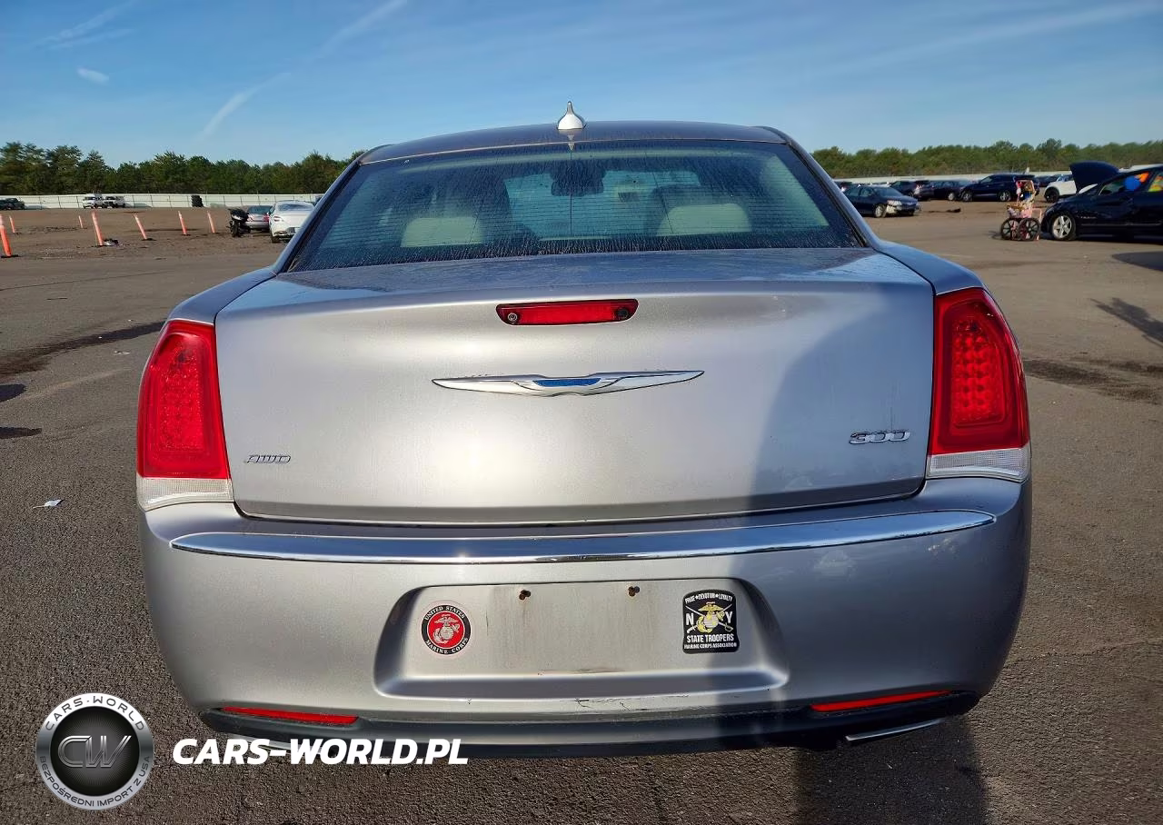 2017 Chrysler 300 Limited VIN:2C3CCARG0HH637394 - 6