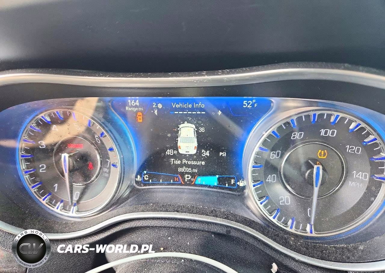 2017 Chrysler 300 Limited VIN:2C3CCARG0HH637394 - 9