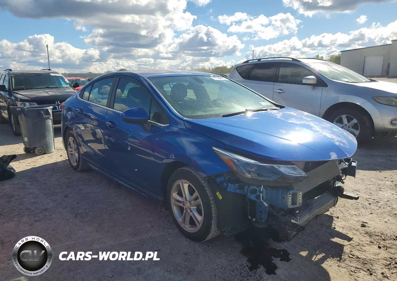 2018 Chevrolet Cruze Lt VIN:1G1BE5SM8J7215845 - 4