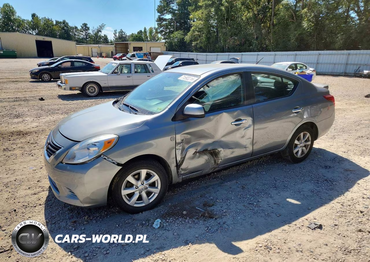 2013 Nissan Versa S – zdjęcie 1 z 12