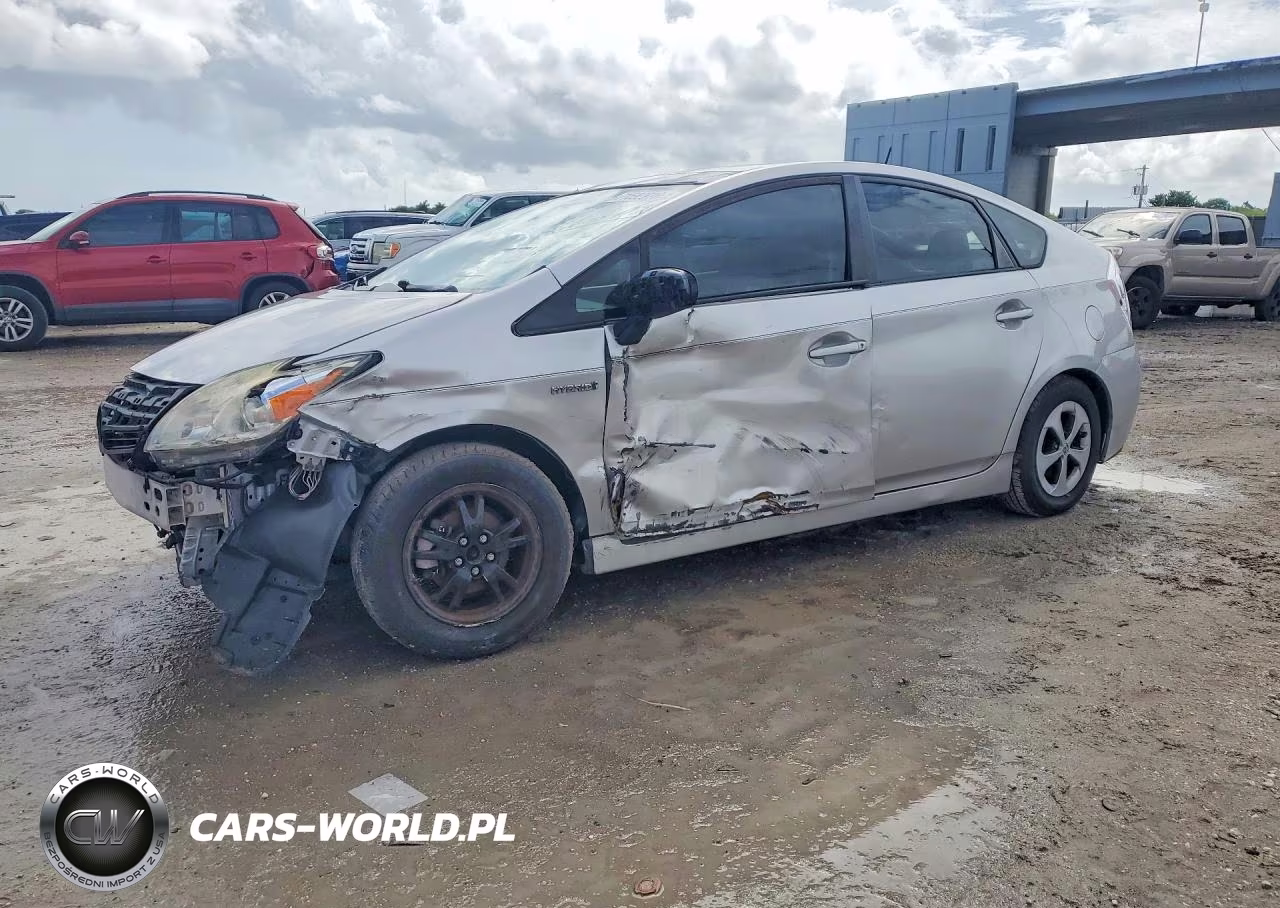 2013 Toyota Prius Three – zdjęcie 1 z 12