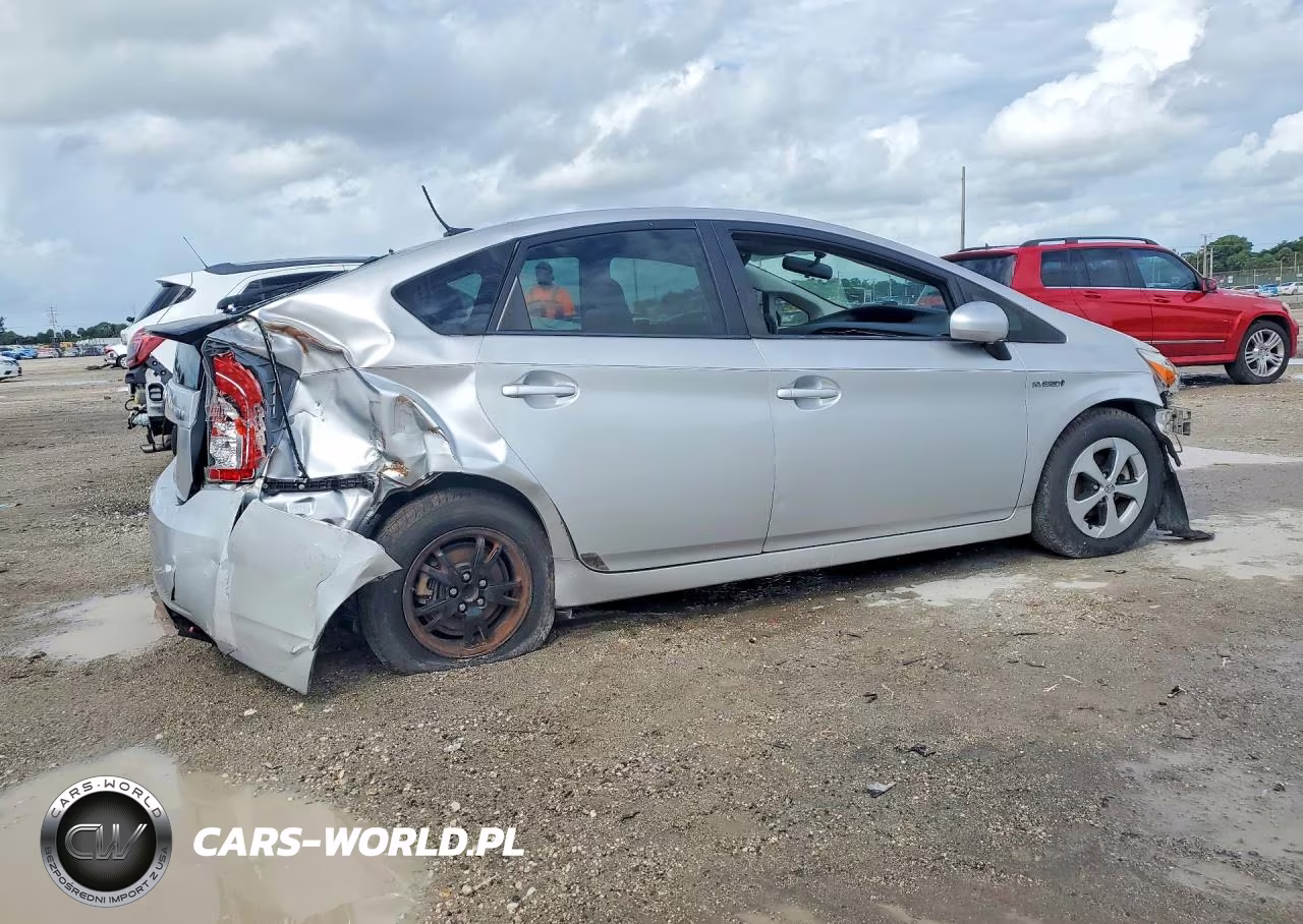 2013 Toyota Prius Three VIN:JTDKN3DU2D5590106 - 3