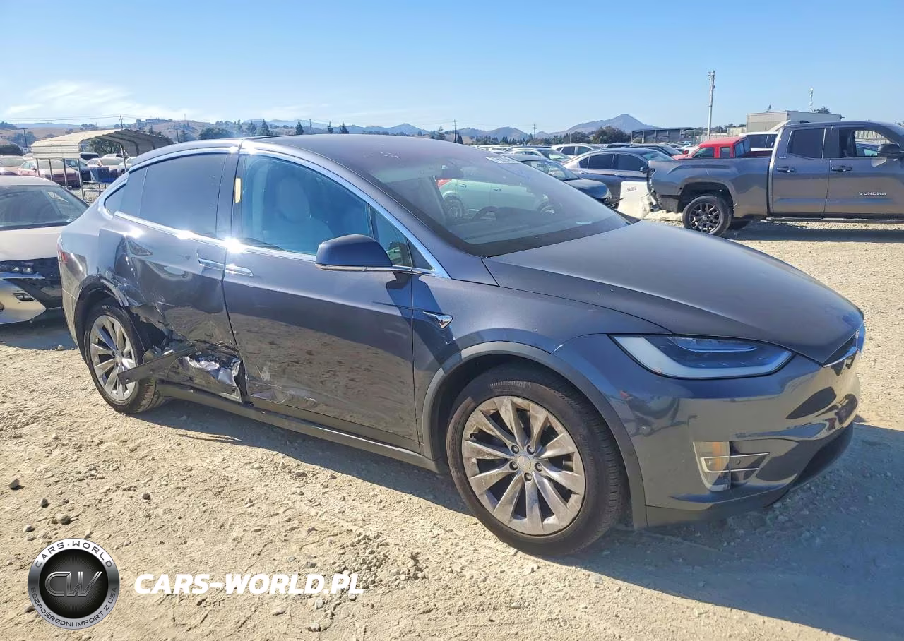 2018 Tesla Model X VIN:5YJXCAE21JF093846 - 4