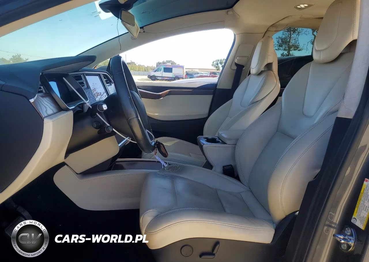 2018 Tesla Model X VIN:5YJXCAE21JF093846 - 7