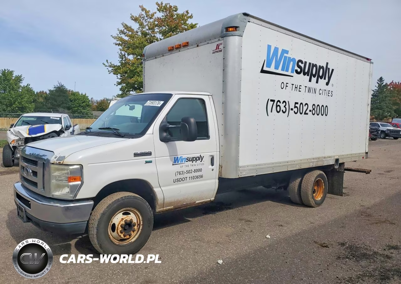 2011 Ford Econoline E350 Super Duty Cutaway Van