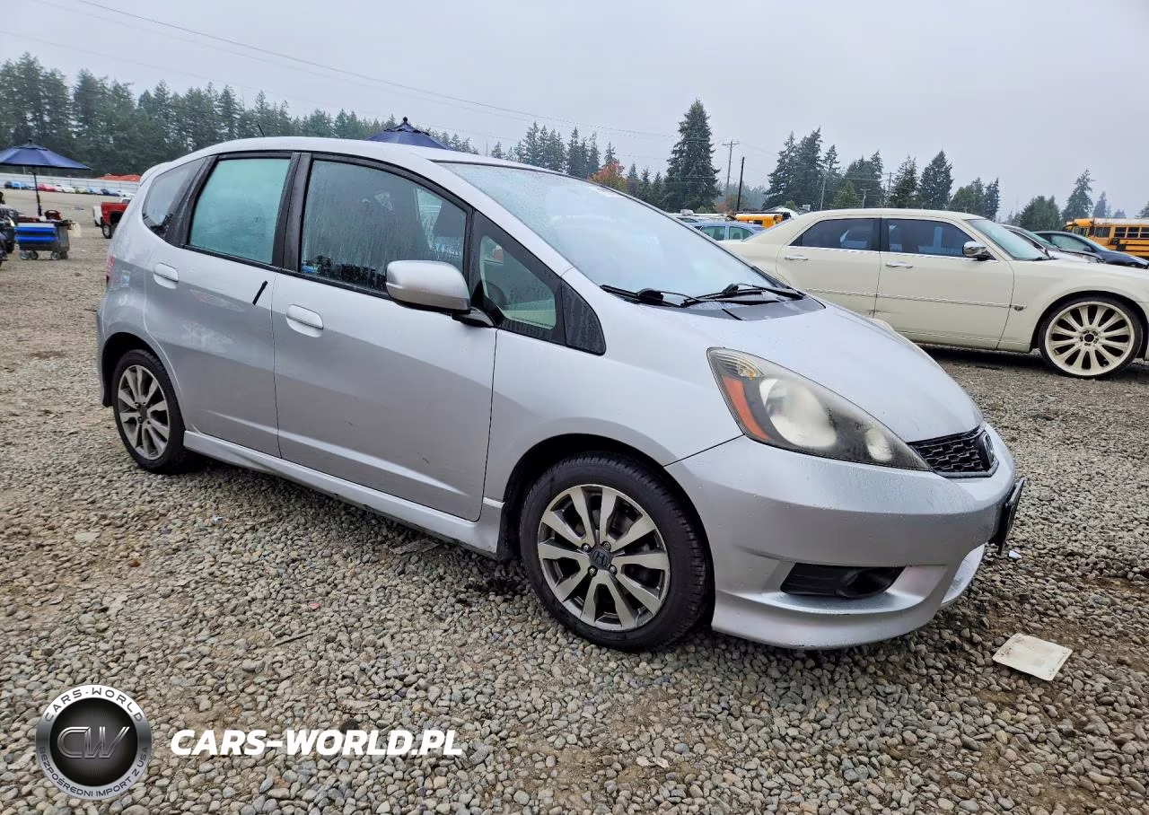 2013 Honda Fit Sport VIN:JHMGE8H56DC027821 - 4