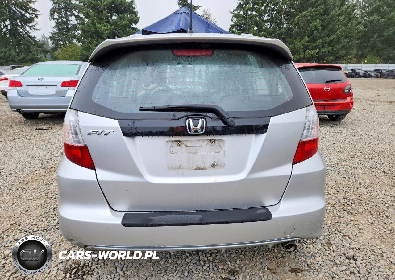 2013 Honda Fit Sport VIN:JHMGE8H56DC027821 - 6