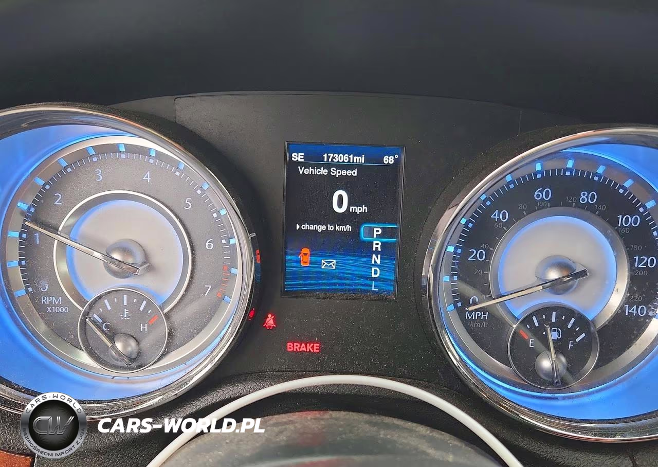 2014 Chrysler 300 VIN:2C3CCAAG2EH127958 - 9